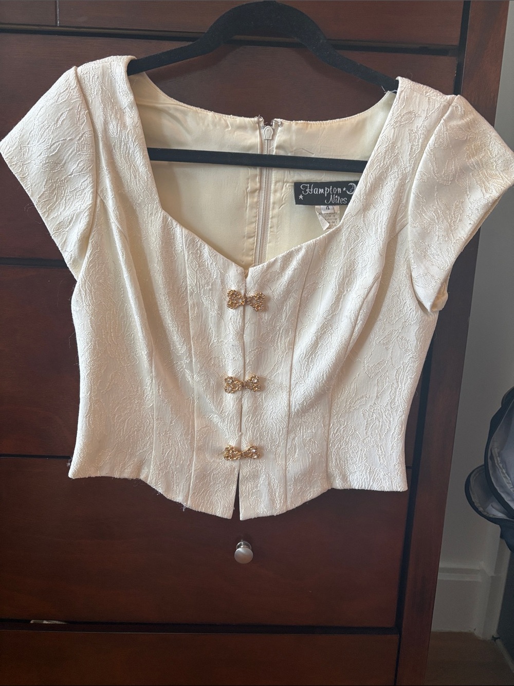 Vintage Cream 🎀 Embossed Short Sleeve Top with Gold Accent
